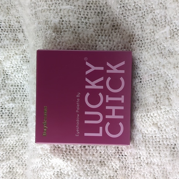 LUCKY CHICK Eyeshadow Palette in Daydreams, 6g/0.21oz - Picture 3 of 11